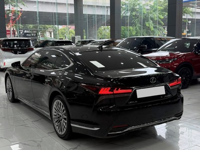 Bán Lexus LS500h sản xuất 2025 siêu lướt 600 Km, mới 99,99. 5