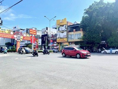 Nhà MẶT TIỀN KINH DOANH TTHC DĨ AN - Đối diện Trường học - 3 TẦNG 5x25m - 13 tỷ còn TL 4