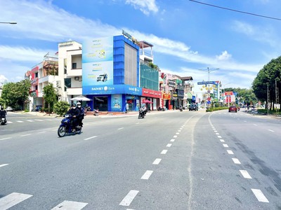 Nhà MẶT TIỀN KINH DOANH TTHC DĨ AN - Đối diện Trường học - 3 TẦNG 5x25m - 13 tỷ còn TL 5