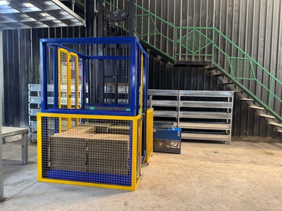 Thang Nâng Hàng Thủy Lực 2