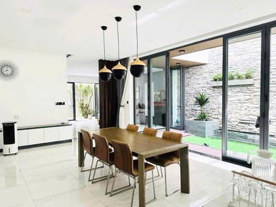 Biệt thự 3 tầng sân vườn Full nội thất - Mặt tiền đường Thanh Long - Hải Châu 1