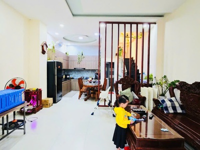 Nhà Phố 2 Tầng, Ngang 4.9m, Hoàn Công Đủ, Đường Ô Tô 6m, Gần Chợ Long Trường   Giá 4 Tỷ TL 3