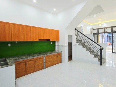 Nhà Phố 3 Tầng, Hoàn Công Đủ, Đường Ô tô 8m, Ngay chợ Long Trường   Giá 5.3 tỷ TL 0