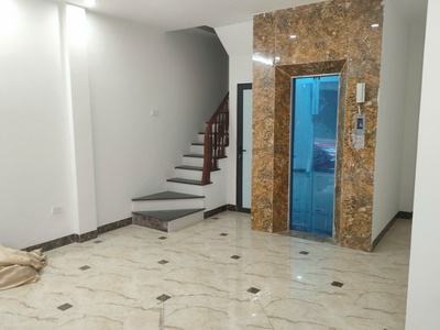 Nhà hoàng quốc việt, ôtô vào nhà, gần hồ điều hòa, dt35m2, mt4m, 6 tầng thang máy chỉ 16 tỷ 2