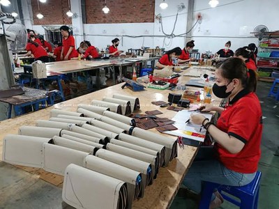 Quà tặng doanh nghiệp sang trọng   In logo miễn phí tại XTC 1