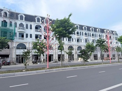 Cho thuê nhà nguyên căn mặt tiền ĐL Đông Tây 1 trệt 3 lầu 0