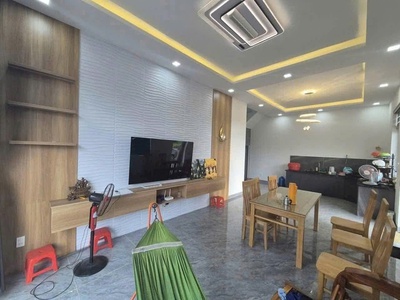 Nhà 1 trệt 1 lầu mới xây  cần bán 2