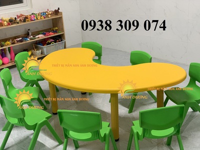 Bàn nhựa vòng cung nhập khẩu, bàn bán nguyệt mầm non 1