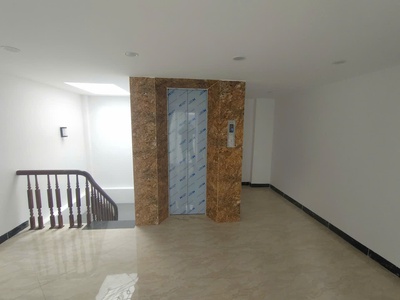 Nhà đẹp hoàng quốc việt, gần ôtô, hồ điều hòa, dt30m2, mt4m, 6 tầng thang máy 9.5 tỷ 0