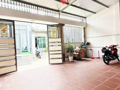 Nhà 2 tầng btct mới tinh 127m2 ngang hơn 7 mét, ô tô ngủ trong nhà giáp quận 12. 1