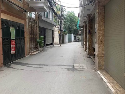 Bán nhà đẹp ngọc thụy 40m chỉ 6.x tỷ, ngõ thông thoáng, ô tô đỗ cửa gần. giá mềm vị trí vàng 3