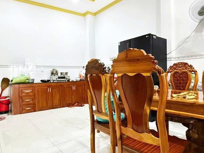 Nhà 2 tầng btct mới tinh 127m2 ngang hơn 7 mét, ô tô ngủ trong nhà giáp quận 12. 4