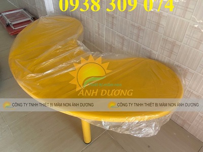 Bàn nhựa vòng cung nhập khẩu, bàn bán nguyệt mầm non 4