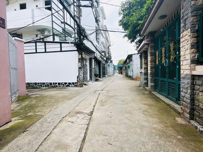 Bán gấp nhà nguyễn sơn tân phú 60m2 hẻm 4m gàn mặt tiền 2tầng 4 tỷ 1 0