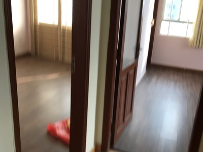 Cho thuê chung cư Ngõ 238 Hoàng Quốc Việt, 100m, 2 phòng ngủ, đồ cơ bản 12 triệu 2