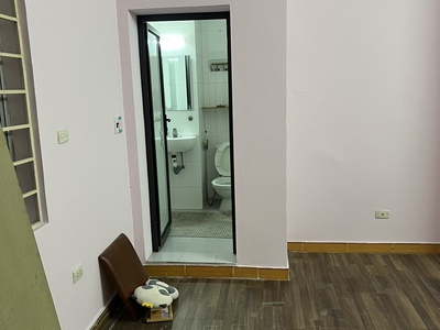 Cho thuê chung cư Ngõ 238 Hoàng Quốc Việt, 100m, 2 phòng ngủ, đồ cơ bản 12 triệu 3