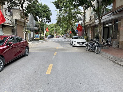 Chính chủ bán nhà C4 mặt phố Quán Tình 63,4m2 nở hậu, gần Hồ, pháp lý chuẩn sẵn sàng CC 0