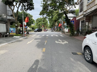 Chính chủ bán nhà C4 mặt phố Quán Tình 63,4m2 nở hậu, gần Hồ, pháp lý chuẩn sẵn sàng CC 1