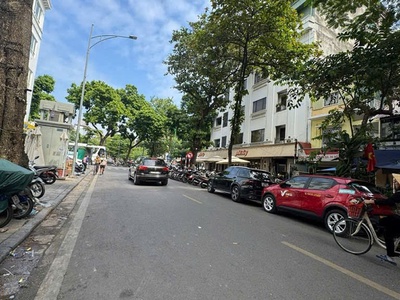 Mặt phố cổ lòng đường ô tô tránh, vỉa hè mênh mông, kinh doanh vô đối 5 tầng đẹp nhỉnh 25 tỷ 0