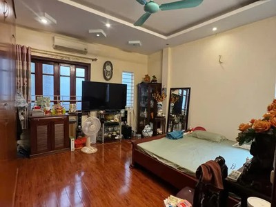 Bán nhà lệnh cư 30/33m2. 5 tầng. mặt tiền 4.6m. giá 9.7 tỷ hà nội 1