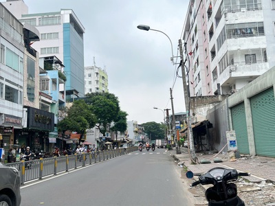 Nhà góc 4 tầng nở hậu mặt tiền đường kinh doanh nguyễn biểu p1q5. giá: 28.2 tỷ 2