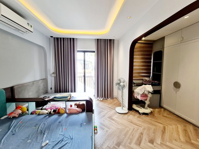 Bán ngôi nhà ngã tư sở, ngõ nông, rộng lớn, căn nhà đẹp, dân xây, 40m, 4 ngủ, 7.9 tỷ 2