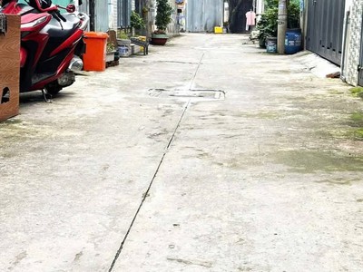 Giá rẻ chỉ 3,25 tỷ nhà 2 tầng đúc, hẻm xe hơi đậu cửa gần trường đại học gtvt. tân chánh hiệp, quận 4