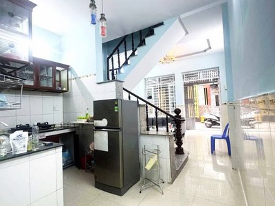 Giá rẻ chỉ 3,25 tỷ nhà 2 tầng đúc, hẻm xe hơi đậu cửa gần trường đại học gtvt. tân chánh hiệp, quận 1