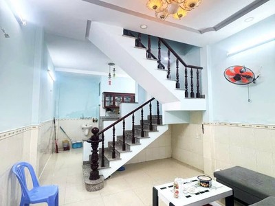 Giá rẻ chỉ 3,25 tỷ nhà 2 tầng đúc, hẻm xe hơi đậu cửa gần trường đại học gtvt. tân chánh hiệp, quận 0