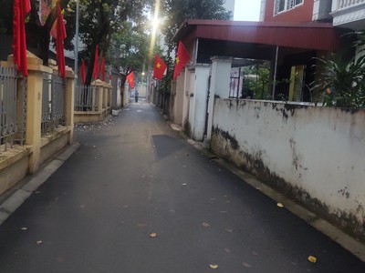 Bán đất tặng nhà c4 - học viên tài chính - dt65m2 - mt4m - giá 8 tỷ - ngõ thông - kinh don 1