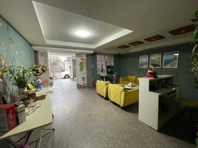 Cho thuê nguyên căn sân cổng 110m2 Văn Cao, 6 p.ngủ khép kín. 0