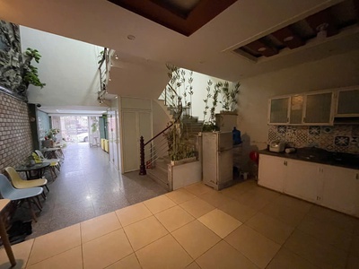 Cho thuê nguyên căn sân cổng 110m2 Văn Cao, 6 p.ngủ khép kín. 3