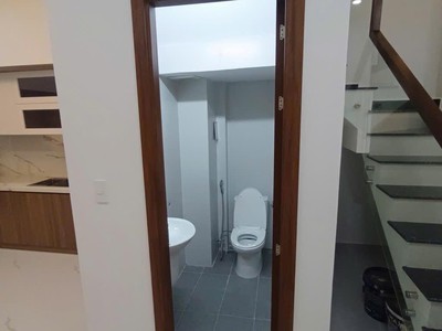 Bán gấp nhà 3 tầng long bình 62m , sổ riêng, giá chỉ 5.6 tỷ, hẻm thông ô tô né nhau gần vinhomes 3