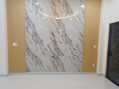 Bán gấp nhà 3 tầng long bình 62m , sổ riêng, giá chỉ 5.6 tỷ, hẻm thông ô tô né nhau gần vinhomes 2