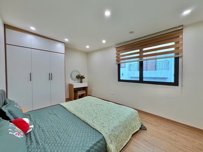 Tập thể chùa láng dt 100m giá 4,5 tỷ,ô tô đỗ chân tòa,lô góc,3 mặt thoáng,ngõ thông 3