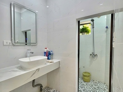 Tập thể chùa láng dt 100m giá 4,5 tỷ,ô tô đỗ chân tòa,lô góc,3 mặt thoáng,ngõ thông 4