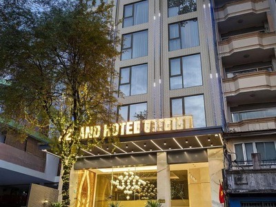 Nhà Đẹp Khách Sạn Khúc Thừa Dụ 9 Tầng MT 9M 125 Tỷ 31 P Thầu 210tr/th 0