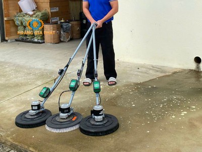 Tối ưu hiệu suất điện mặt trời nhờ máy vệ sinh pin chuyên dụng 1