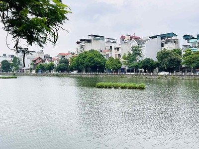 Bán nhà mặt hồ bồ đề, diện tích 226m, mặt tiền 12m, 2 thoáng, full thổ cư 0