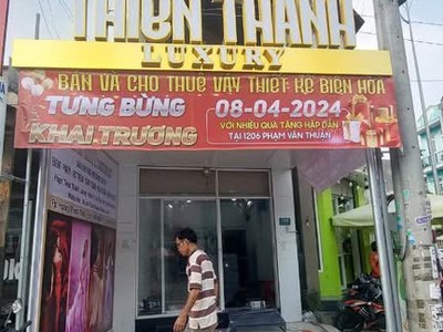 Cần sang lại mặt bằng đã được decor thành shop thời trang có thể bán thời trang nam, nữ, hoặc đồ bộ 2