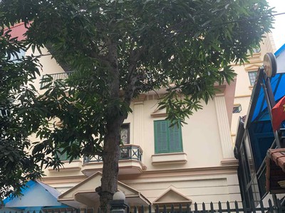 Bán nhà mặt hồ bồ đề, diện tích 226m, mặt tiền 12m, 2 thoáng, full thổ cư 2