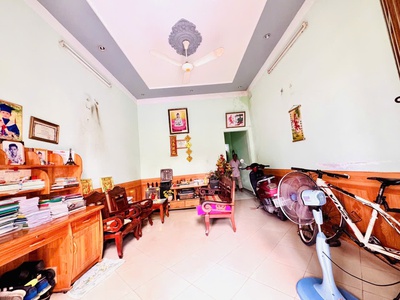 Nhà trung tâm dĩ an mà giá chỉ 2,9 tỷ tl là cực hiếm đúng dòng sản phẩm ngon - rẻ - ở liền luôn. 4