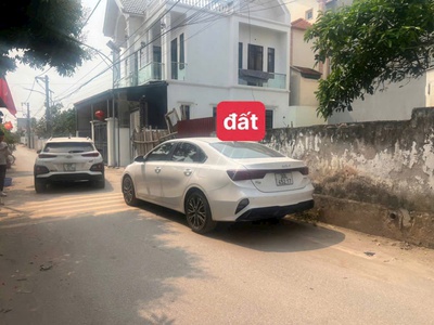 Đạn phượng . duy nhất 45m ô tô tránh trước nhà .ngõ thông tứ tung. gần cấc tiện ích. giá đầu tư 1