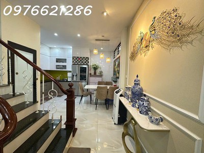 siêu phẩm lô góc ngọc thụy bồ đề full nội thất ô tô tránh khu vip gần trường pháp, công 1