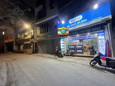 Bán nhà nguyễn văn linh. 31,5m . mặt đường kinh doanh . view hồ, ô tô tránh . nhiều tiện ích , tầng 1