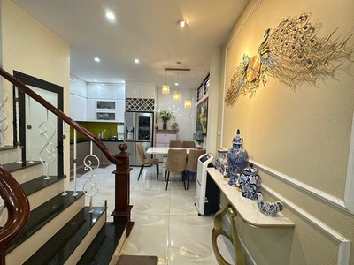 Bán nhà siêu đẹp đẹp ngọc thuỵ long biên 45m 5 tầng gara- ô chờ thang máy full nội thất 12 tỷ tl 0