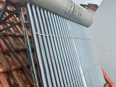 Thanh lý máy nước nóng năng lượng mặt trời 1