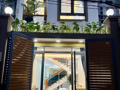 Nhà mới dt khủng 4mx17m 1 lầu full nội thất cao cấp TCH10 q12 0