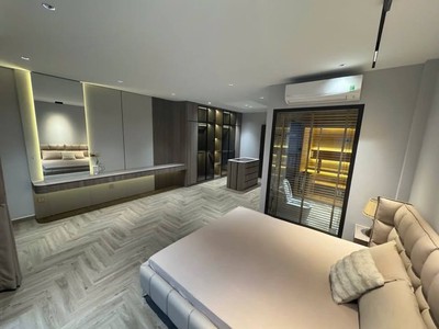 Siêu vip ngọc thụy- bán nhà đẹp 58m - gara 2 ô tô, 7 tầng thang máy, mt 5,7m - 21,5 tỷ, ngõ thông 2