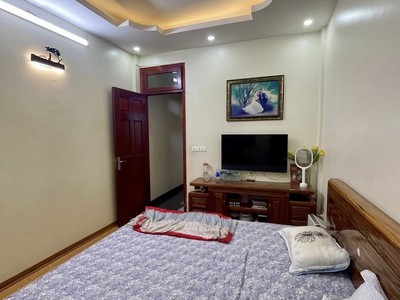 Bán nhà Hoàng Liệt, gần Hồ Linh Đàm, Trường cấp 2- 38m 5 tầng. Giá 9,5 tỷ còn TL 1